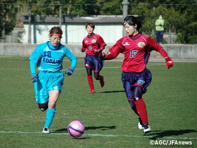 第25回全国レディースサッカー大会1位トーナメントの決勝は、アジュール兵庫と小平サッカークラブの顔合わせに決定