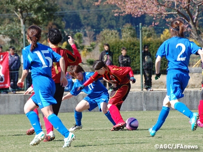 第25回全国レディースサッカー大会1位トーナメントの決勝は、アジュール兵庫と小平サッカークラブの顔合わせに決定