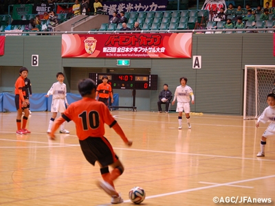 バーモントカップ 第23回全日本少年フットサル大会 48チームが小学生年代のフットサル日本一を目指す