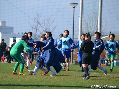 第17回全日本女子ユースサッカー選手権大会　大会が開幕し、1回戦8試合を行う