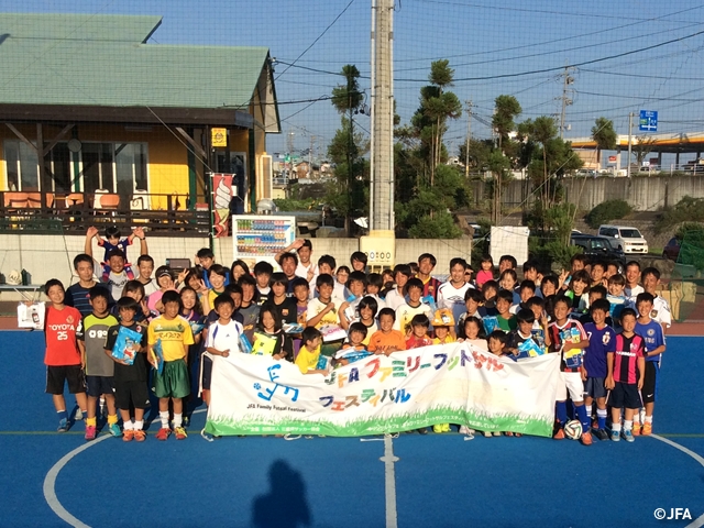 JFAファミリーフットサルフェスティバル  三重県のラピド鈴鹿リバーサイドフットサルクラブに、約90人が参加！