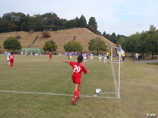 JFAレディース／ガールズサッカーフェスティバル　三重県鈴鹿市の三交Gスポーツの杜鈴鹿に、約580人が参加！