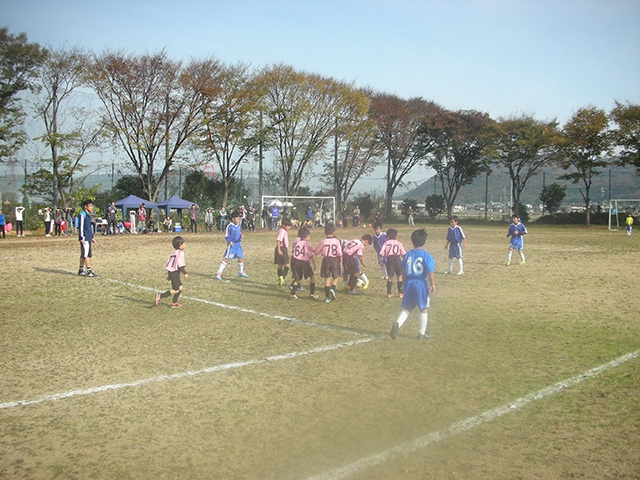 JFAキッズ(U-6/8)サッカーフェスティバル 岡山県岡山市の撫川グラウンドに、415人が参加!