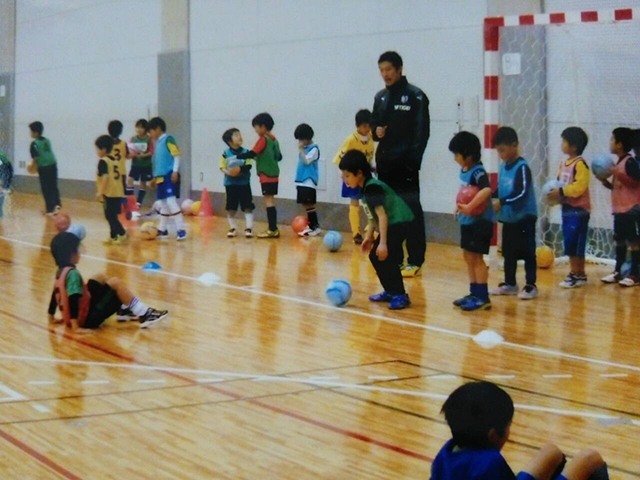 JFAキッズ(U-8)サッカーフェスティバル 和歌山県橋本市の和歌山県立橋本体育館に、175人が参加!