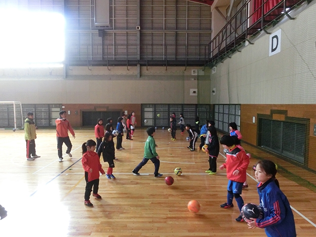 JFAガールズサッカーフェスティバル 秋田県秋田市の秋田県立中央公園アリーナに、145人が参加!