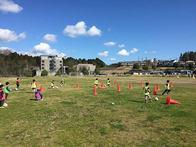 JFAキッズ（U-6）サッカーフェスティバル 三重県名張市の名張市百合が丘コミュニティ広場に、163人が参加！