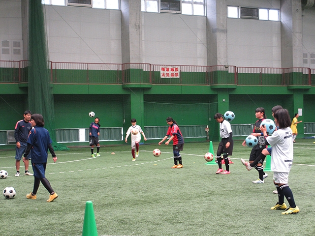 JFAガールズサッカーフェスティバル 高知県高知市の高知市総合運動場多目的ドームに、109人が参加!