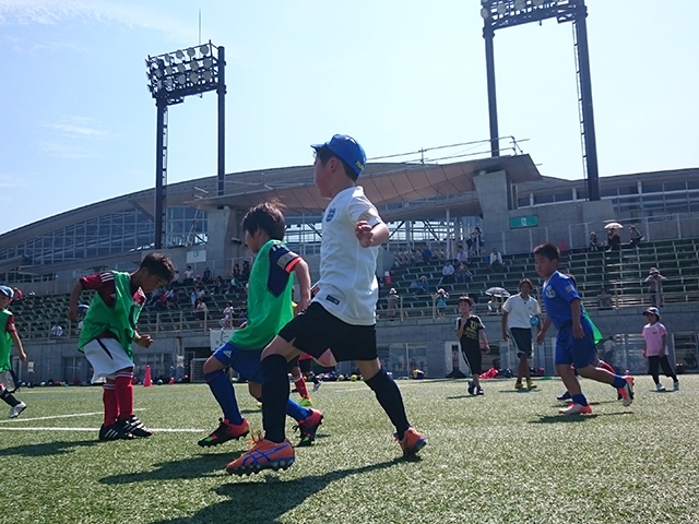 JFAキッズ(U-6/8)サッカーフェスティバル 長崎県長崎市の長崎市営ラグビー・サッカー場に、115人が参加!