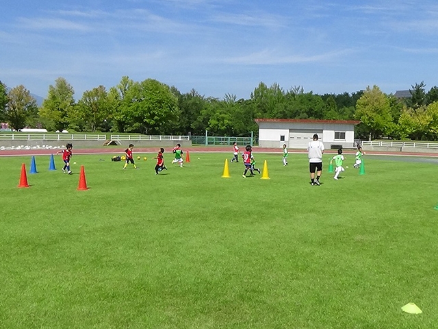 JFAキッズ(U-6/8/10)サッカーフェスティバル 青森県弘前市の弘前市運動公園に、104人が参加!