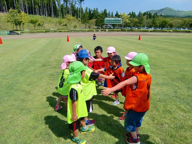 JFAキッズ(U-6)サッカーフェスティバル 秋田県男鹿市の男鹿市総合運動公園陸上競技場に、203人が参加!