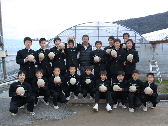 8期生メロンを収穫する　～JFAアカデミー熊本宇城 ダイアリー～