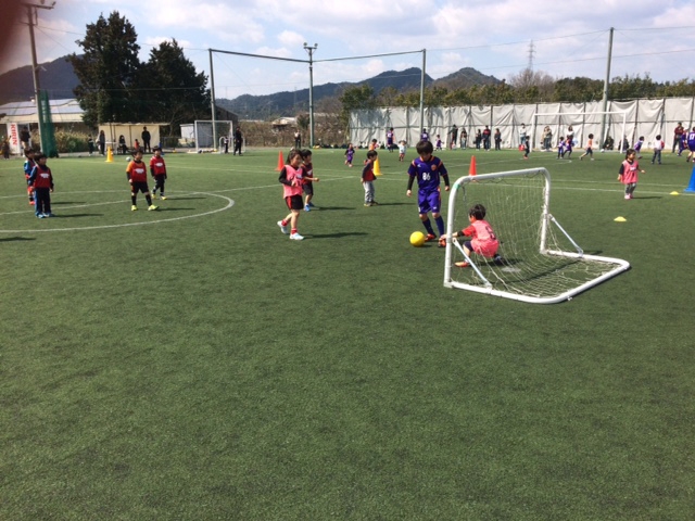 JFAキッズ（U-6）サッカーフェスティバル 山口県山口市のアディダスフットサルパーク山口に、130人が参加！