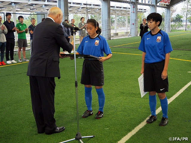 JFAアカデミー堺 J-GREEN堺の復旧作業に参加、感謝状を授与される