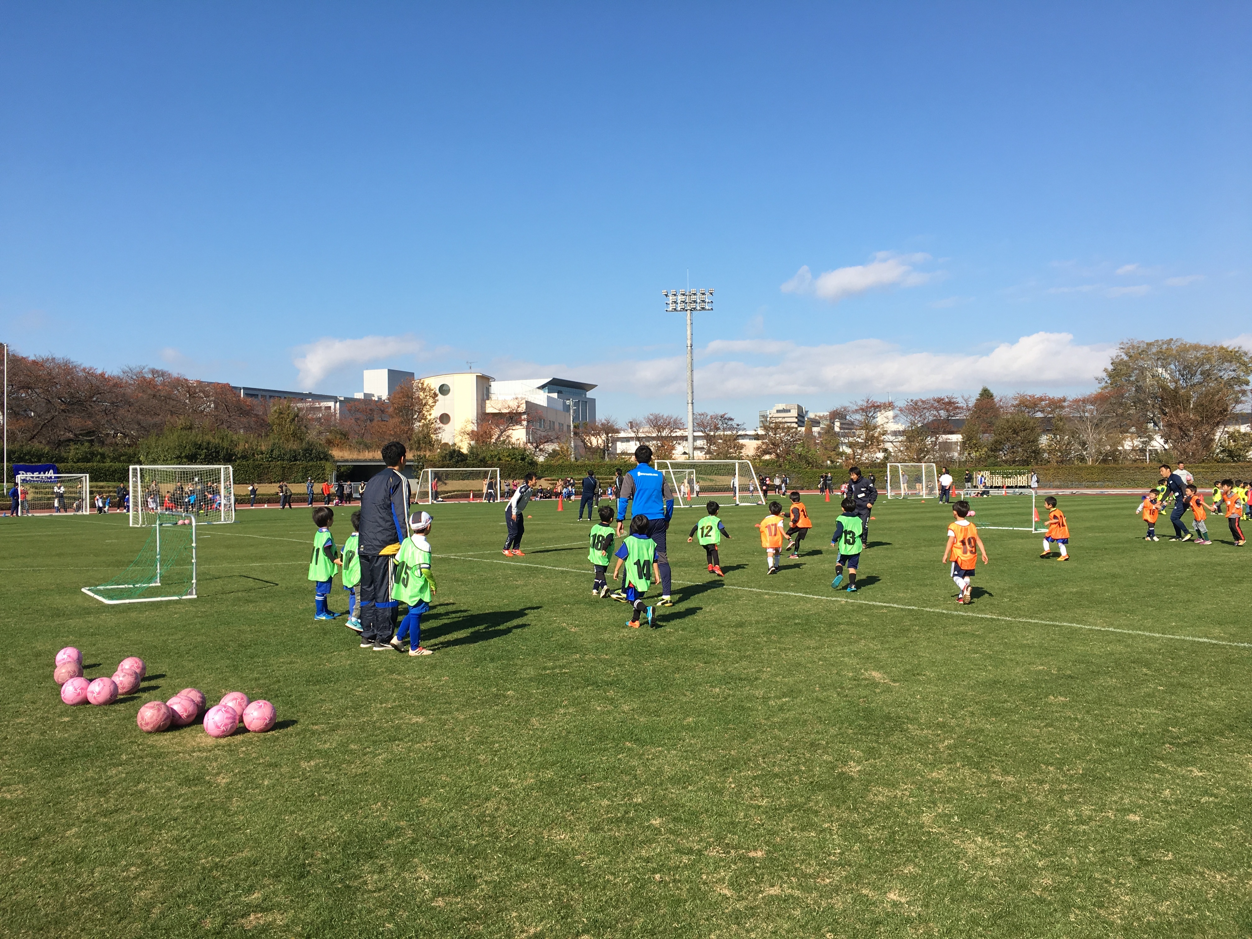 JFAグラスルーツフェスティバル　東京都調布市の味の素スタジアム西競技場に242人が参加！