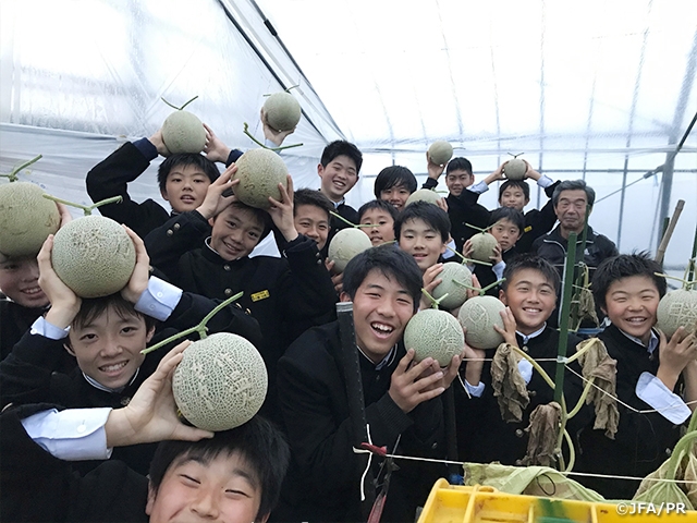 JFAアカデミー熊本宇城　メロンアート体験を実施