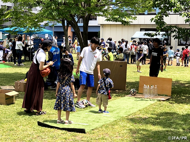 建設地幕張のベイタウンまつりでサッカーゴルフとサッカーボウリングを行う ～JFA夢フィールド～