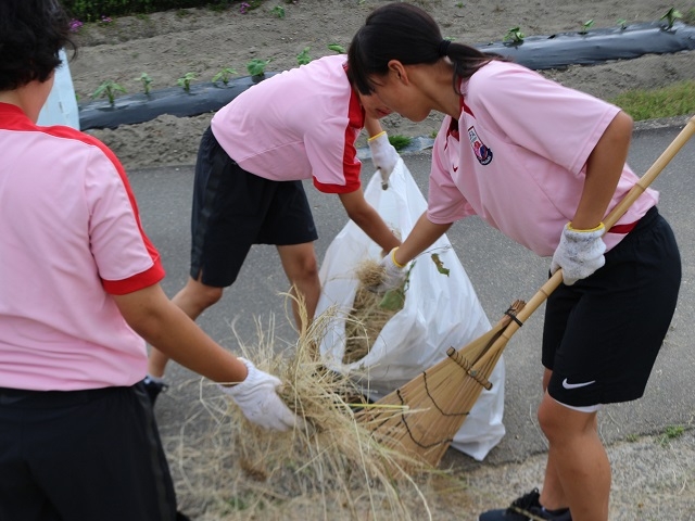 グラウンドの清掃作業～JFAアカデミー今治ダイアリー～