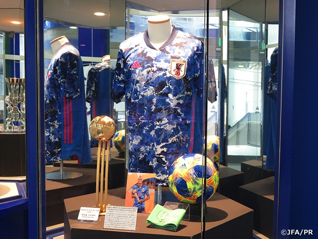 「FIFAビーチサッカーワールドカップパラグアイ2019」 サイン入りユニフォームや個人賞トロフィーなどを展示 ~日本サッカーミュージアム~