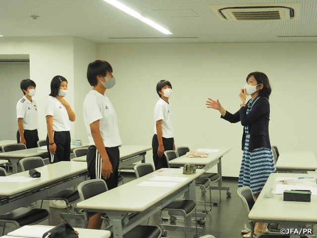 JFAアカデミー堺　マナーセミナーを実施
