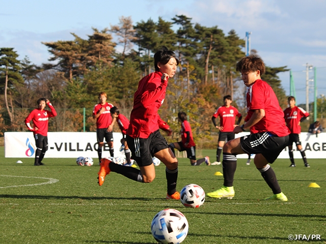 なでしこジャパン　ミーティングとトレーニングで守備の共通理解を深める