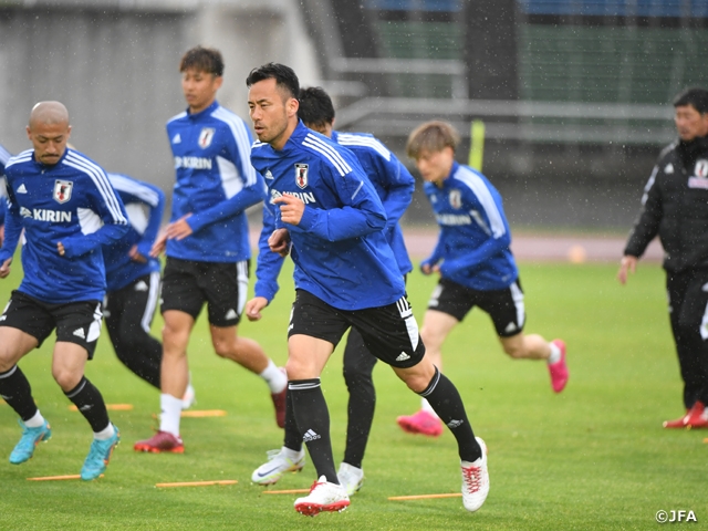 SAMURAI BLUE　パラグアイ戦に向けて冷たい雨の中で調整
