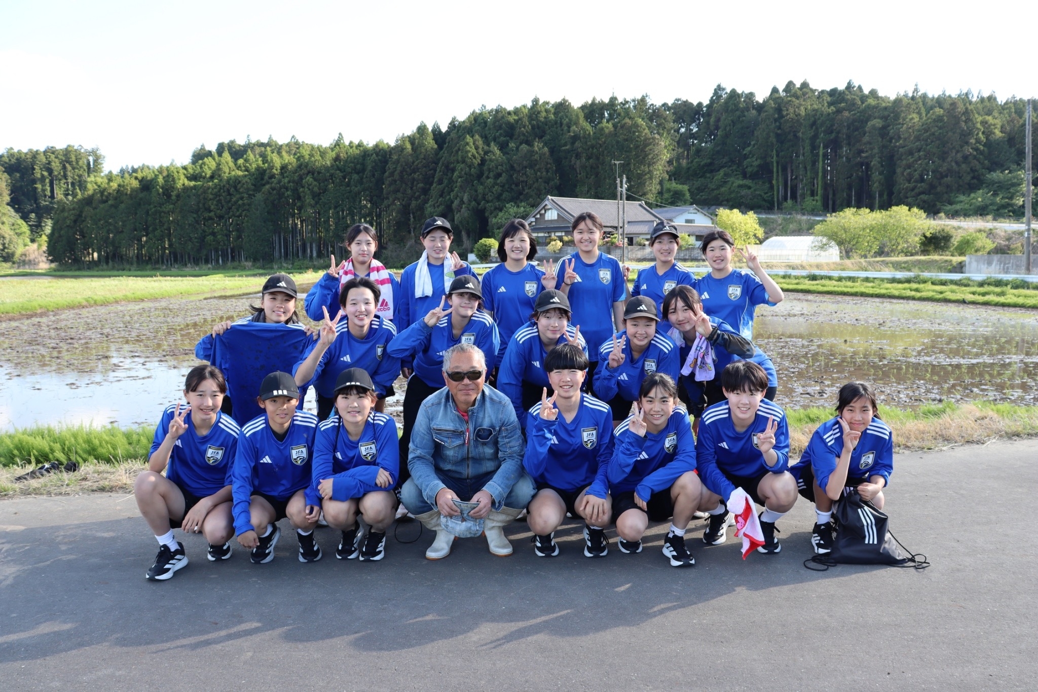 中学生　田植え体験