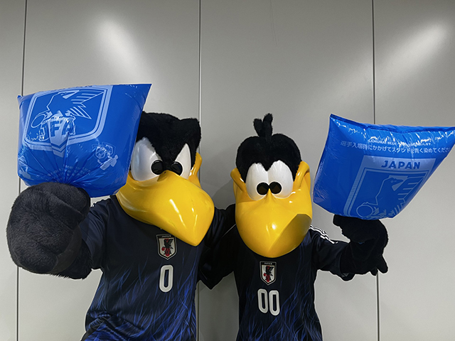 オリジナル ポリ袋をかかげてスタンドを青く染めよう！